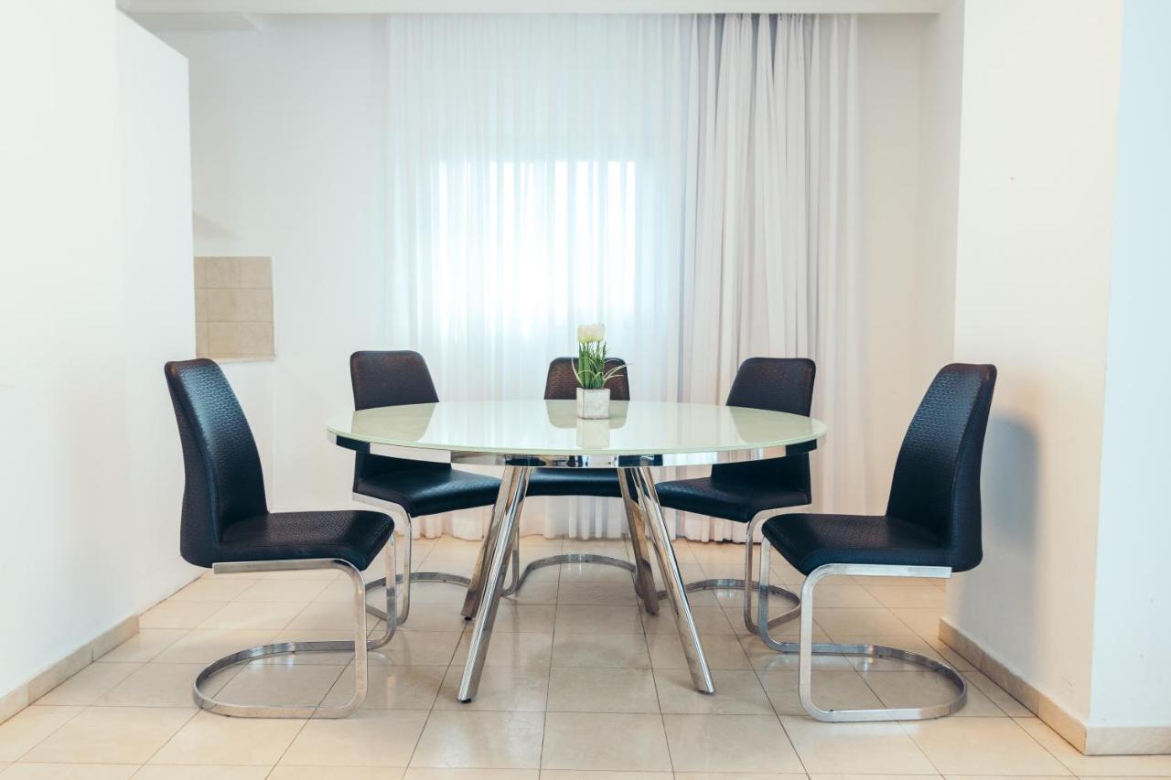 Almog Beach Apartments מגדלי חוף הכרמל חיפה Exterior photo